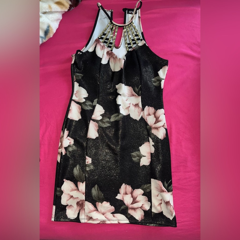 Floral dresses (lot of 4)